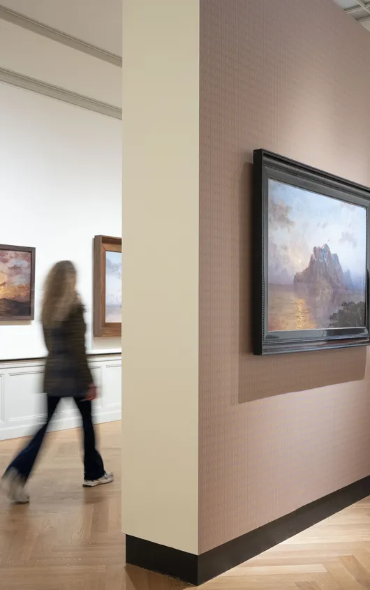 Bezoekers bij tentoonstelling Betzy Akersloot-Berg. One of a kind, Museum Panorama Mesdag. Foto Freek van den Bergh_01