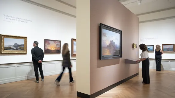Bezoekers bij tentoonstelling Betzy Akersloot-Berg. One of a kind, Museum Panorama Mesdag. Foto Freek van den Bergh_01