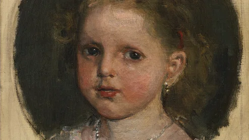 Portret van een jong meisje met roze jurk en rode haarband
