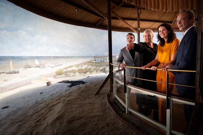 Panorama van Mesdag_vlnr OCW demisionnair minister Gouwe Moes_Minke Schat _Emilie Zonnevylle_Steven Storm