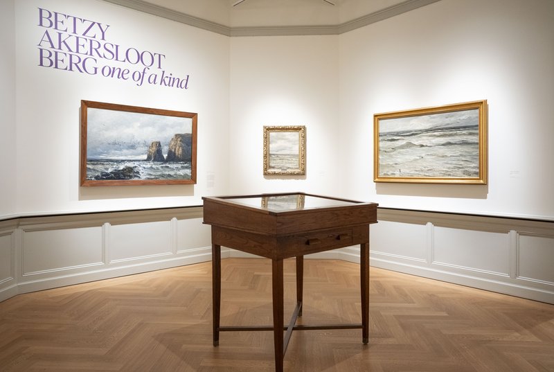 Tentoonstellingszalen Betzy Akersloot-Berg. One of a kind, Museum Panorama Mesdag, foto: Freek van den Bergh.