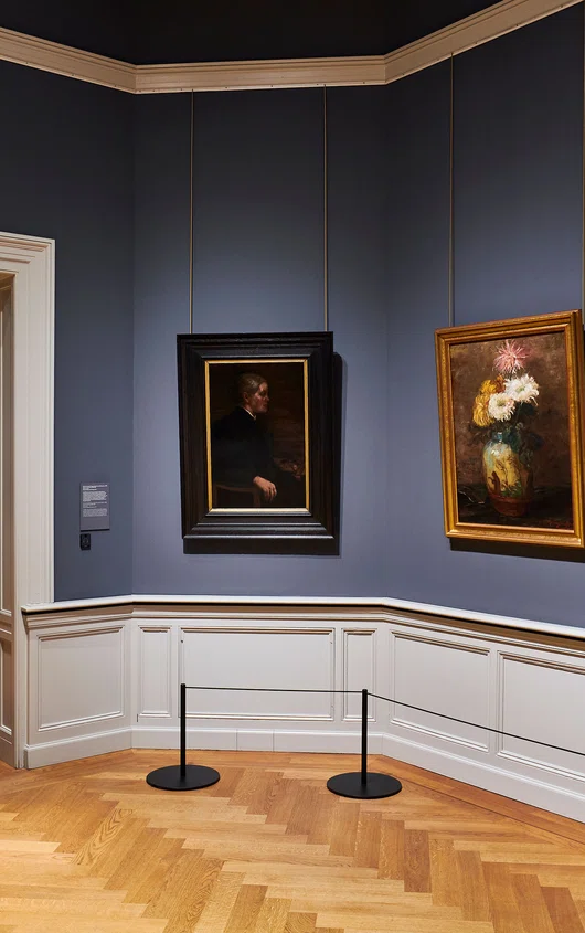 De vaste collectie in de Mesdag Zalen, met rechts werken van Mesdag-Van Houten.